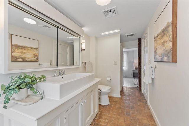 5 Lowell St 5, Carlisle, MA 01741