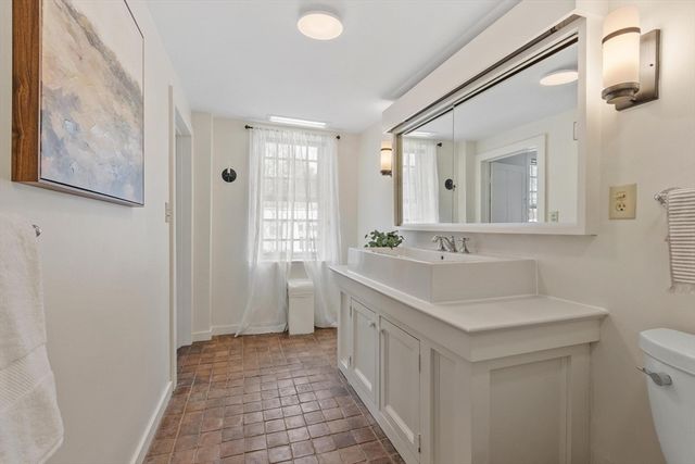 5 Lowell St 5, Carlisle, MA 01741