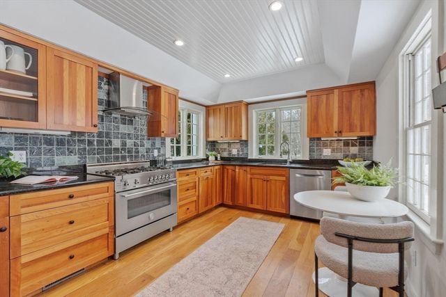 5 Lowell St 5, Carlisle, MA 01741