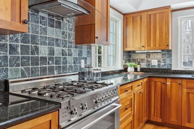 5 Lowell St 5, Carlisle, MA 01741