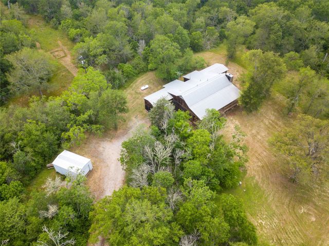 2874 Fm 1704, Elgin, TX 78621