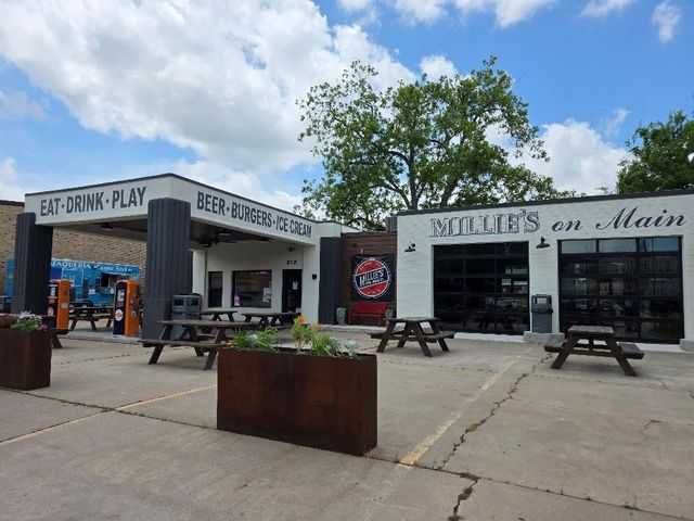 2874 Fm 1704, Elgin, TX 78621