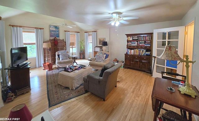 543 Vernier Road, Grosse Pointe Woods, MI 48236