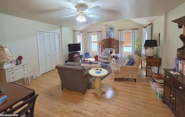 543 Vernier Road, Grosse Pointe Woods, MI 48236