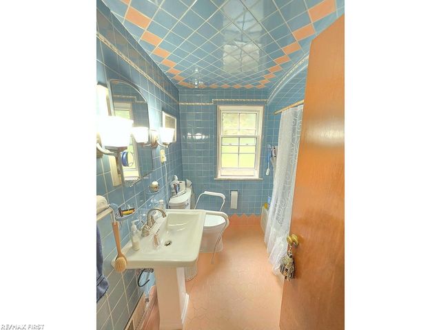 543 Vernier Road, Grosse Pointe Woods, MI 48236