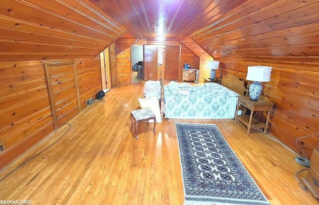543 Vernier Road, Grosse Pointe Woods, MI 48236