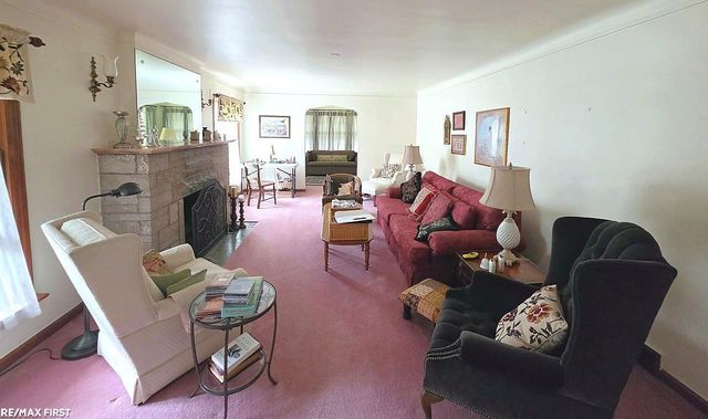 543 Vernier Road, Grosse Pointe Woods, MI 48236