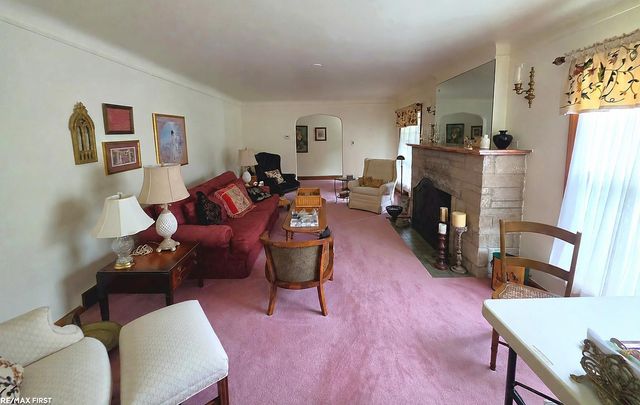 543 Vernier Road, Grosse Pointe Woods, MI 48236