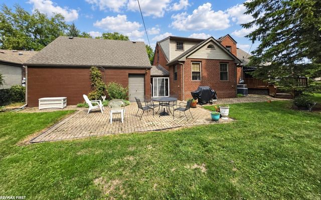 543 Vernier Road, Grosse Pointe Woods, MI 48236