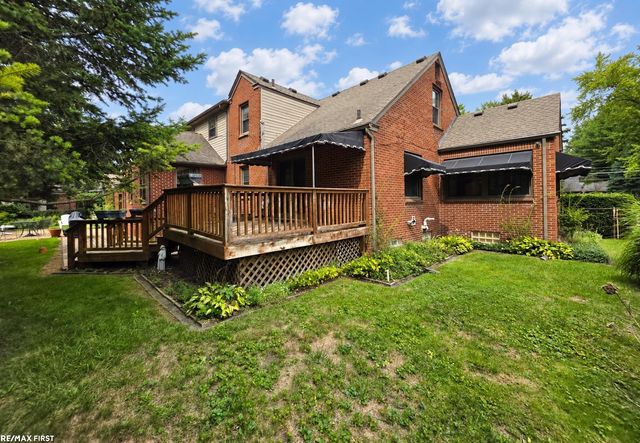 543 Vernier Road, Grosse Pointe Woods, MI 48236