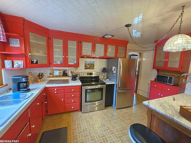 543 Vernier Road, Grosse Pointe Woods, MI 48236