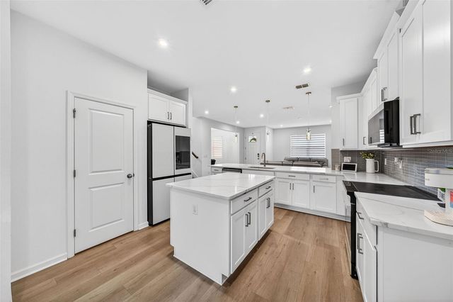 11404 SUNSAIL AVENUE, Orlando, FL 32832