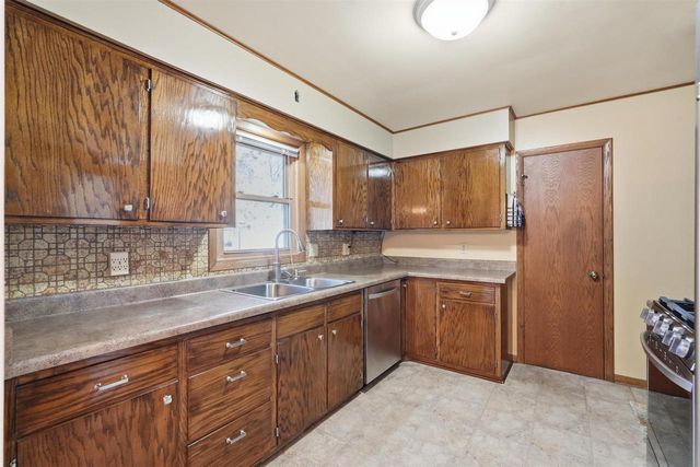 414 Woodview Drive, Sun Prairie, WI 53590