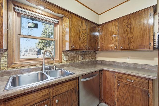 414 Woodview Drive, Sun Prairie, WI 53590