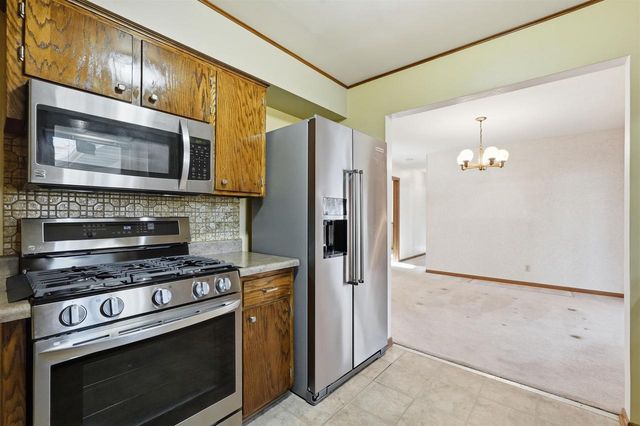 414 Woodview Drive, Sun Prairie, WI 53590