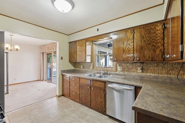 414 Woodview Drive, Sun Prairie, WI 53590