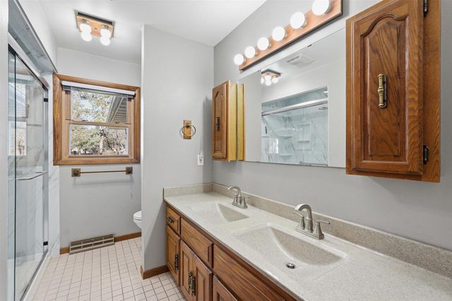 414 Woodview Drive, Sun Prairie, WI 53590