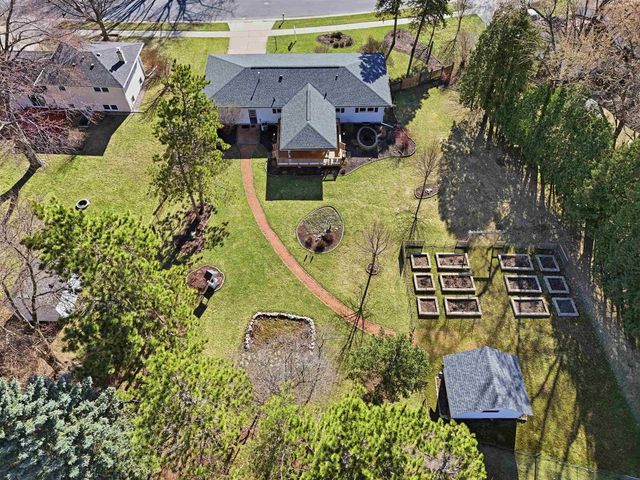 414 Woodview Drive, Sun Prairie, WI 53590