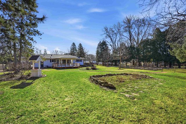 414 Woodview Drive, Sun Prairie, WI 53590