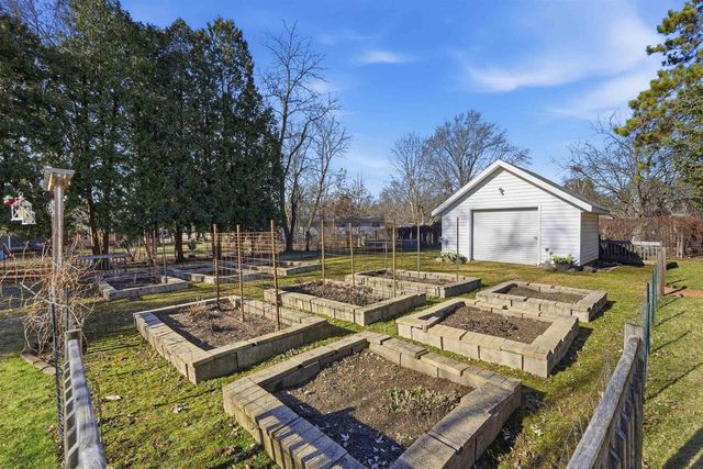 414 Woodview Drive, Sun Prairie, WI 53590