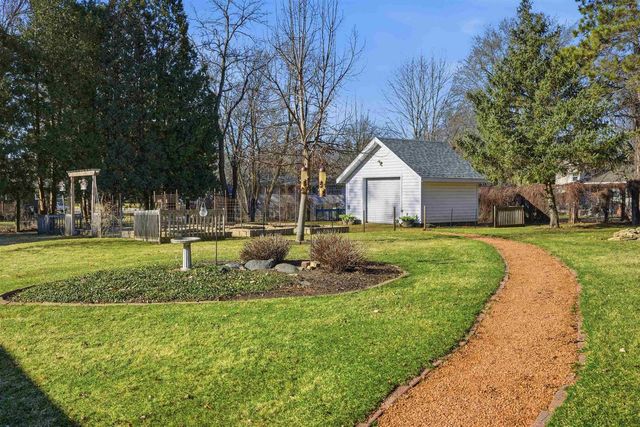 414 Woodview Drive, Sun Prairie, WI 53590