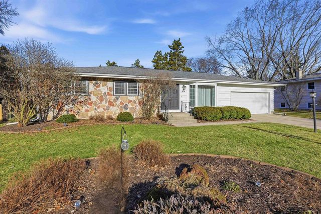 414 Woodview Drive, Sun Prairie, WI 53590