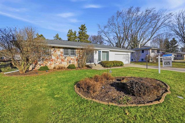 414 Woodview Drive, Sun Prairie, WI 53590