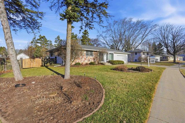414 Woodview Drive, Sun Prairie, WI 53590