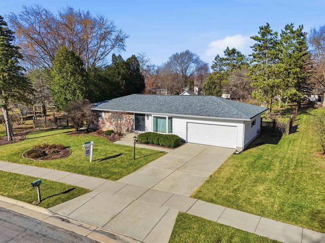 414 Woodview Drive, Sun Prairie, WI 53590