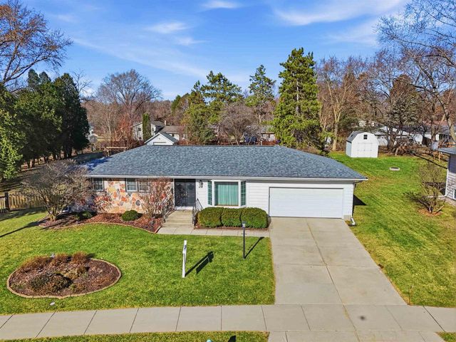 414 Woodview Drive, Sun Prairie, WI 53590