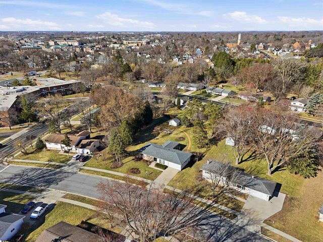 414 Woodview Drive, Sun Prairie, WI 53590