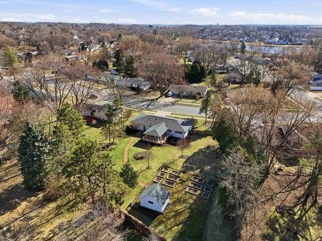 414 Woodview Drive, Sun Prairie, WI 53590