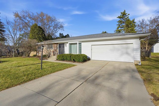 414 Woodview Drive, Sun Prairie, WI 53590