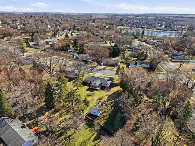 414 Woodview Drive, Sun Prairie, WI 53590