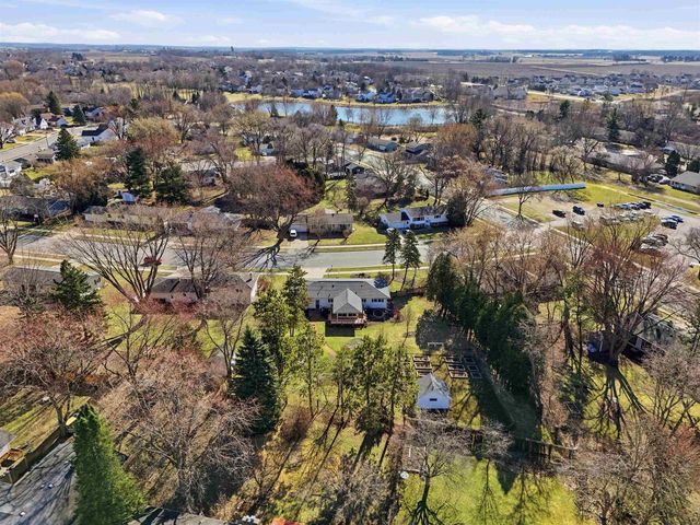 414 Woodview Drive, Sun Prairie, WI 53590