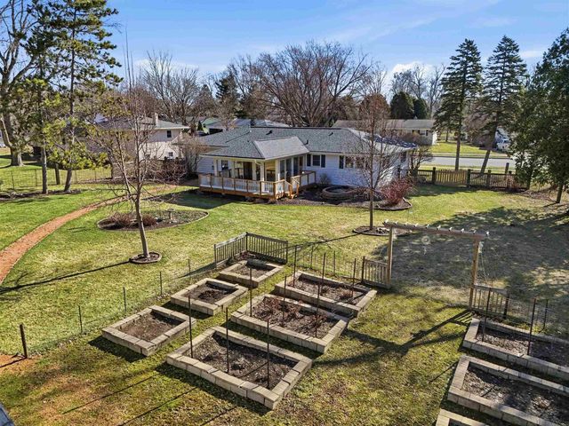 414 Woodview Drive, Sun Prairie, WI 53590