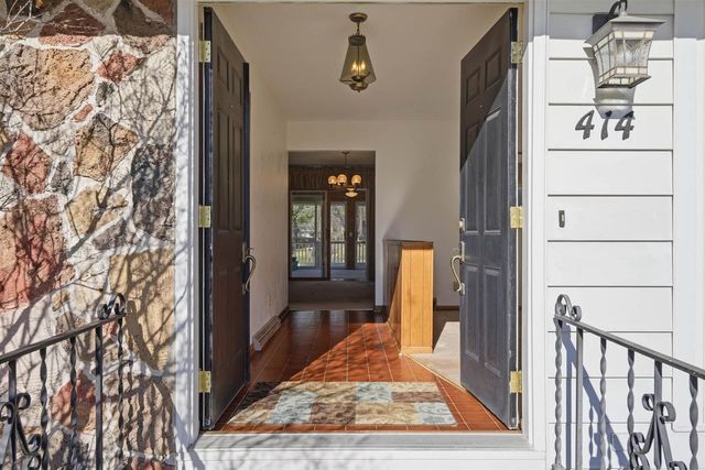 414 Woodview Drive, Sun Prairie, WI 53590