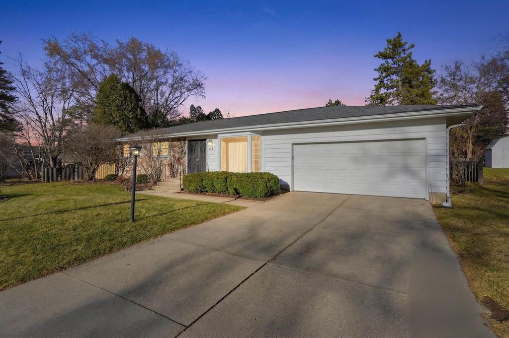 414 Woodview Drive, Sun Prairie, WI 53590