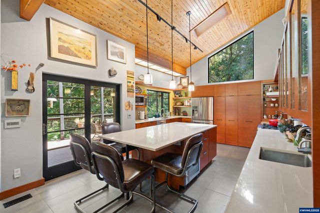 6090 NW Rosewood Dr, Corvallis, OR 97330