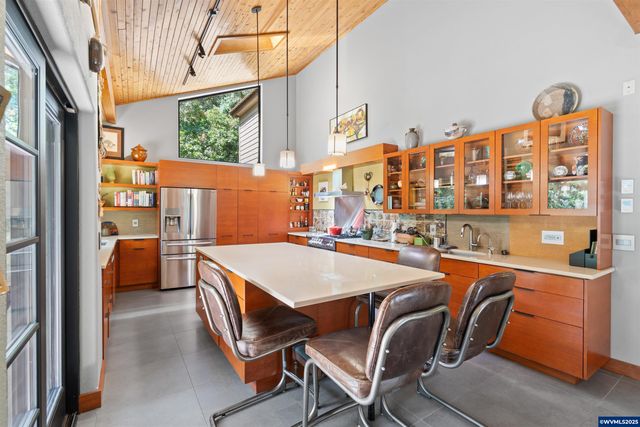 6090 NW Rosewood Dr, Corvallis, OR 97330