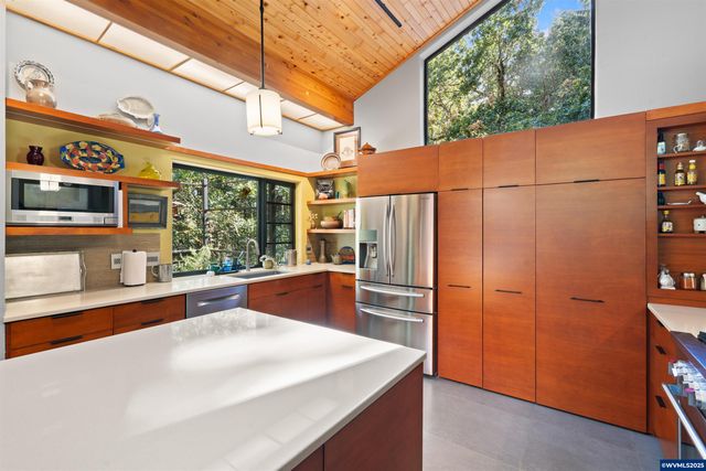 6090 NW Rosewood Dr, Corvallis, OR 97330