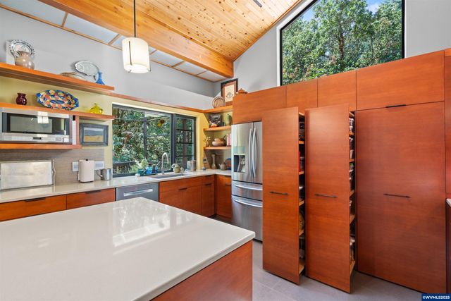 6090 NW Rosewood Dr, Corvallis, OR 97330