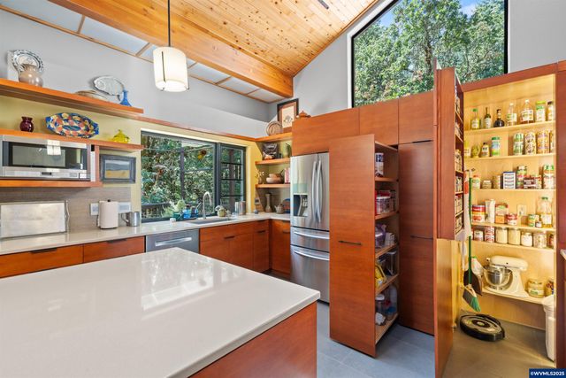 6090 NW Rosewood Dr, Corvallis, OR 97330