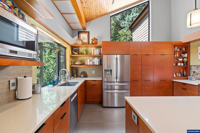 6090 NW Rosewood Dr, Corvallis, OR 97330