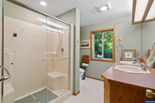 6090 NW Rosewood Dr, Corvallis, OR 97330