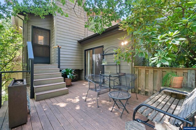 6090 NW Rosewood Dr, Corvallis, OR 97330
