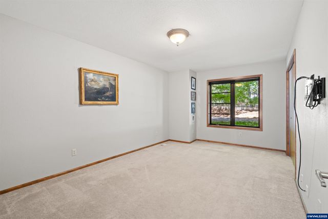 6090 NW Rosewood Dr, Corvallis, OR 97330