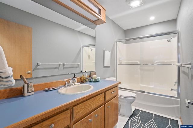 6090 NW Rosewood Dr, Corvallis, OR 97330