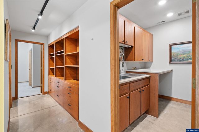 6090 NW Rosewood Dr, Corvallis, OR 97330