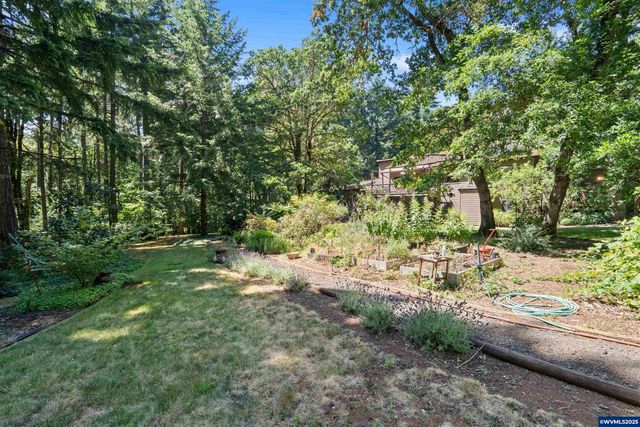 6090 NW Rosewood Dr, Corvallis, OR 97330